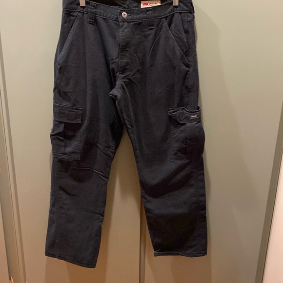 Wrangler men’s fleece lined cargo pants. 32 X30 - Picture 1 of 6